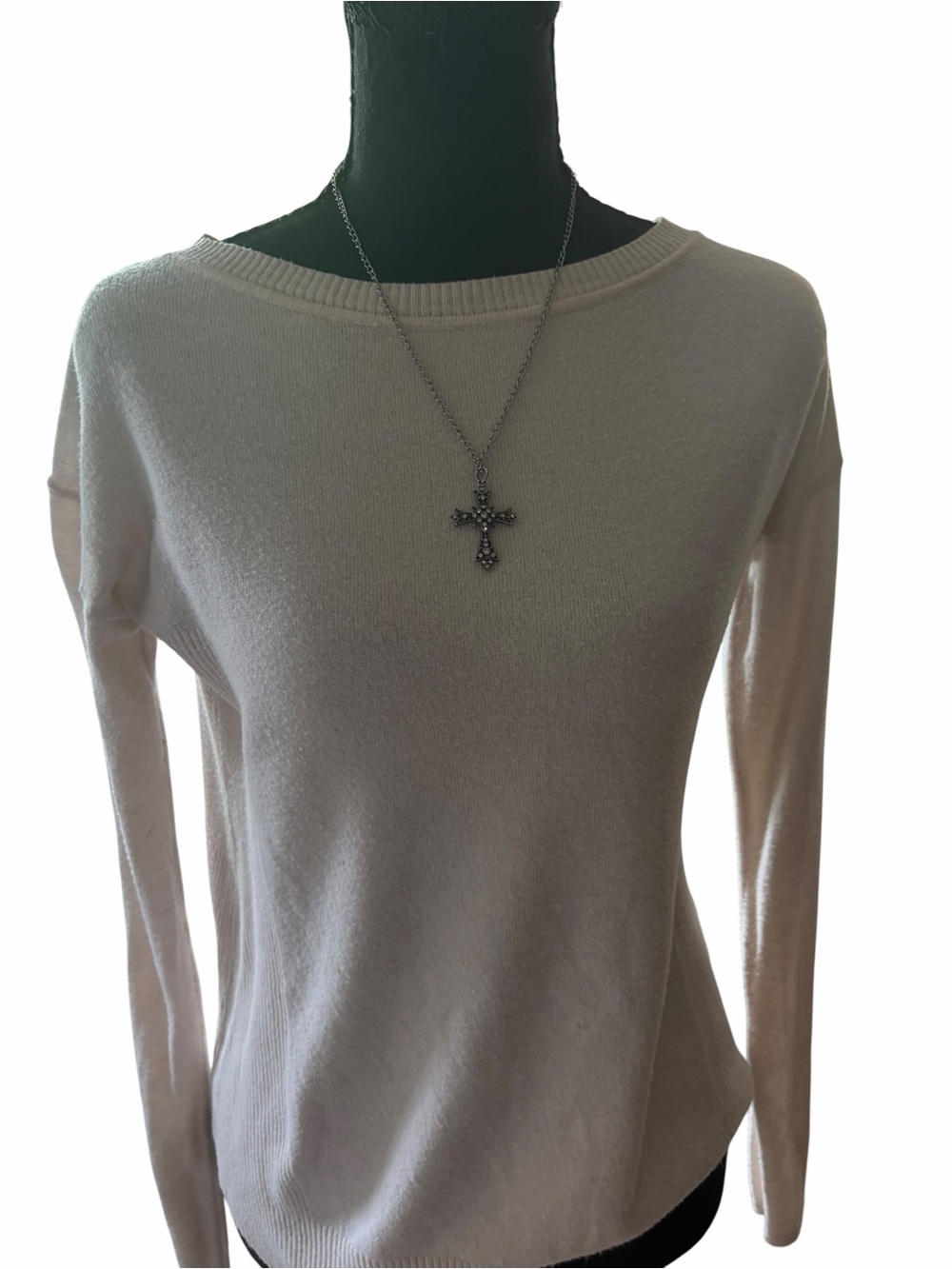 Cyrus Ivory Cream Lightweight Knit Long Sleeve Sweater Size Small